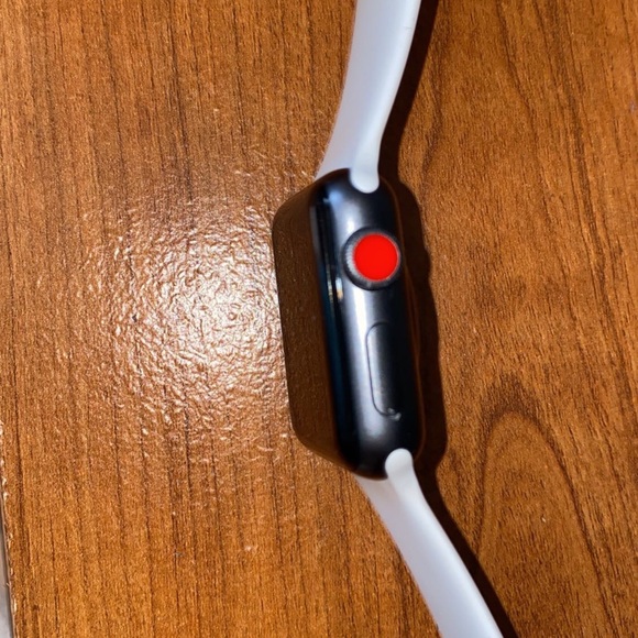 Series 3 Apple Watch - Picture 4 of 4